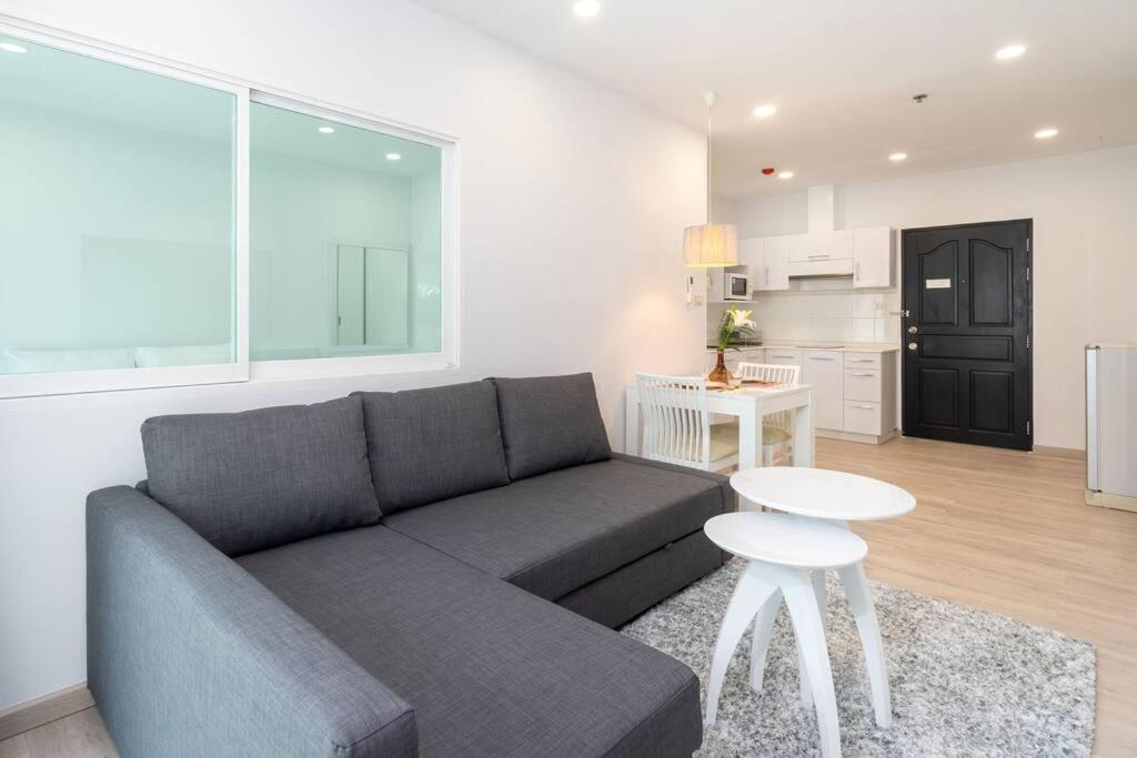 Kuchyň nebo kuchyňský kout v ubytování Brand New Patong Apartment 1-Bedroom