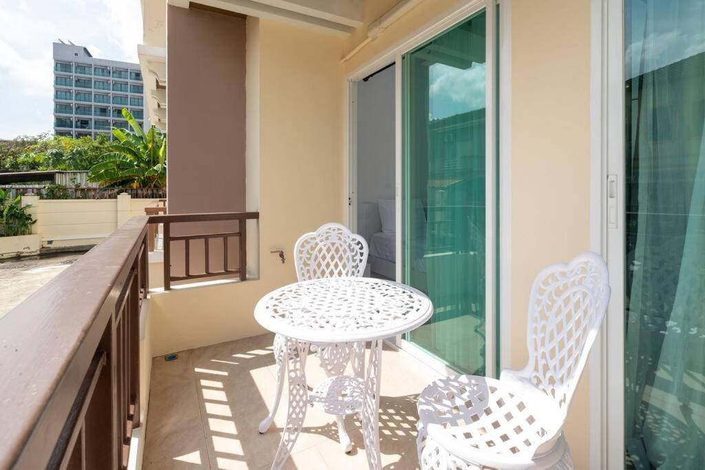Balkón nebo terasa v ubytování Brand New Patong Apartment 1-Bedroom