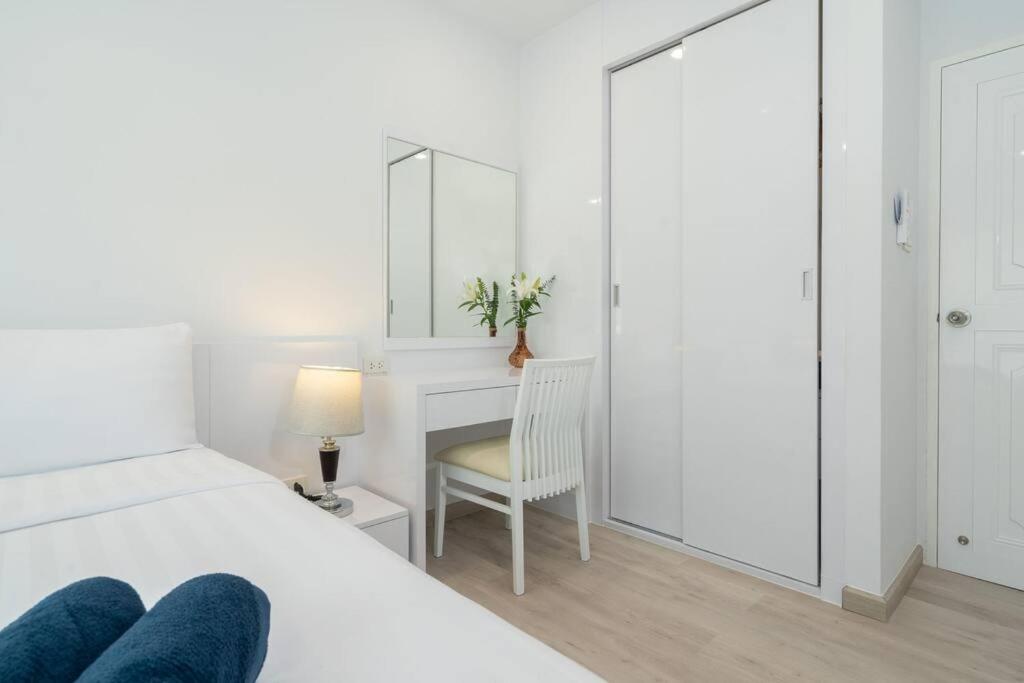 Postel nebo postele na pokoji v ubytování Brand New Patong Apartment 1-Bedroom