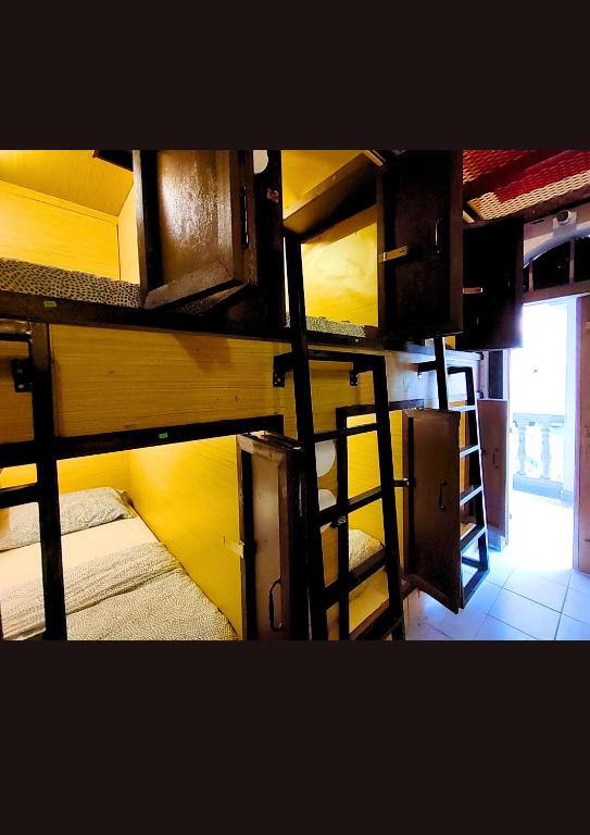 Bestow Boutique Hotel - Single Bed In Female Dormitory Room