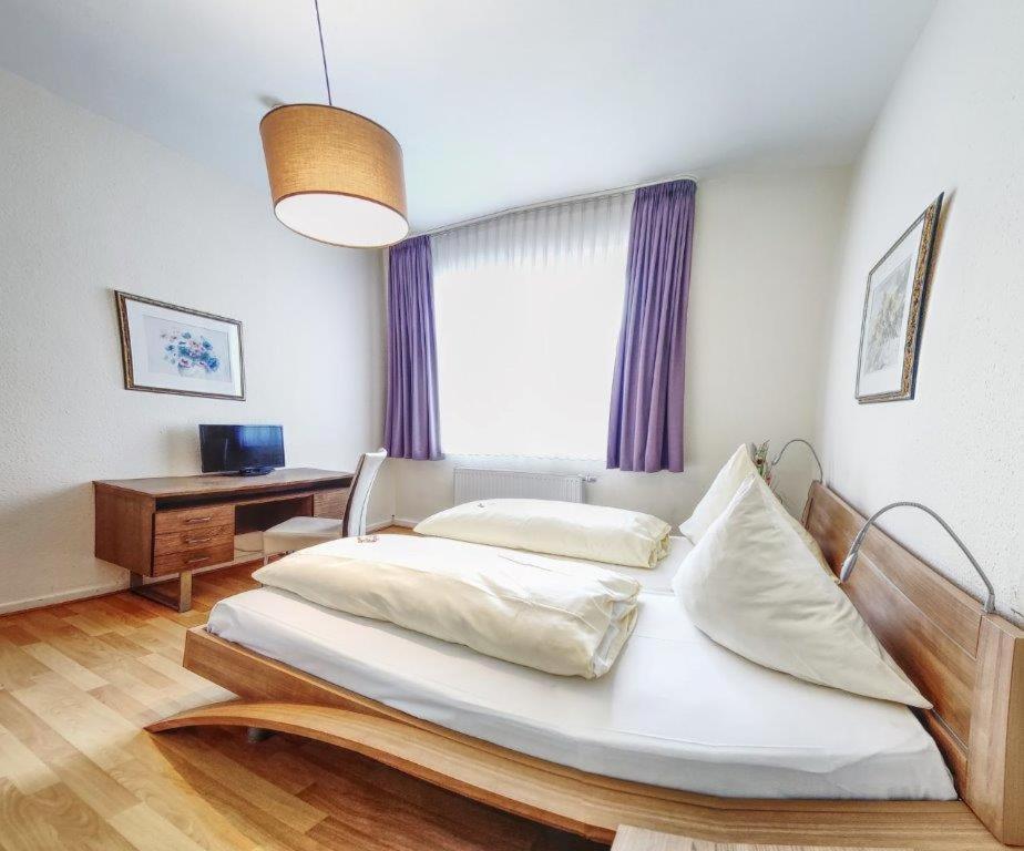 Postel nebo postele na pokoji v ubytování Hotel Lousberg