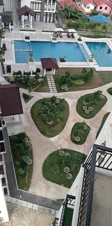 Bazén v ubytování M&M Royal Oceancrest Mactan nebo v jeho okolí