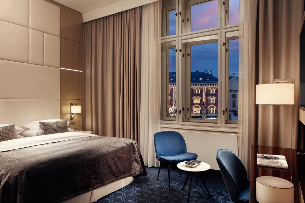 Postel nebo postele na pokoji v ubytování Hotel KINGS COURT