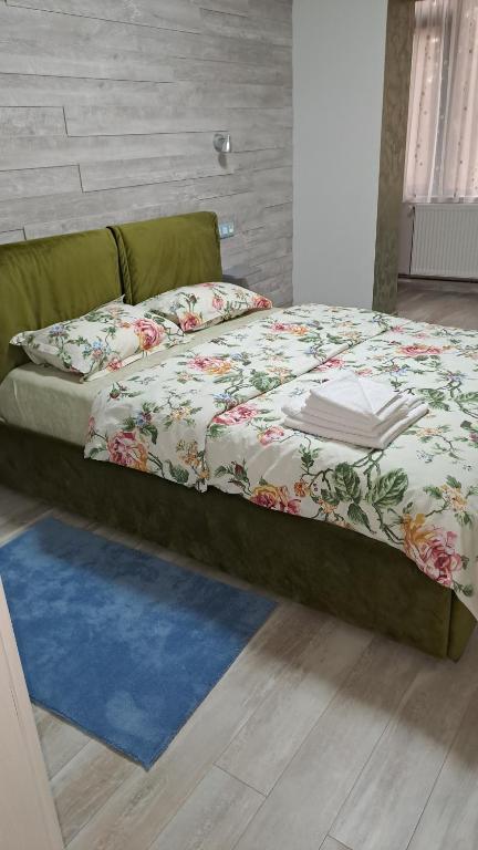 Ένα ή περισσότερα κρεβάτια σε δωμάτιο στο Safta Apartaments
