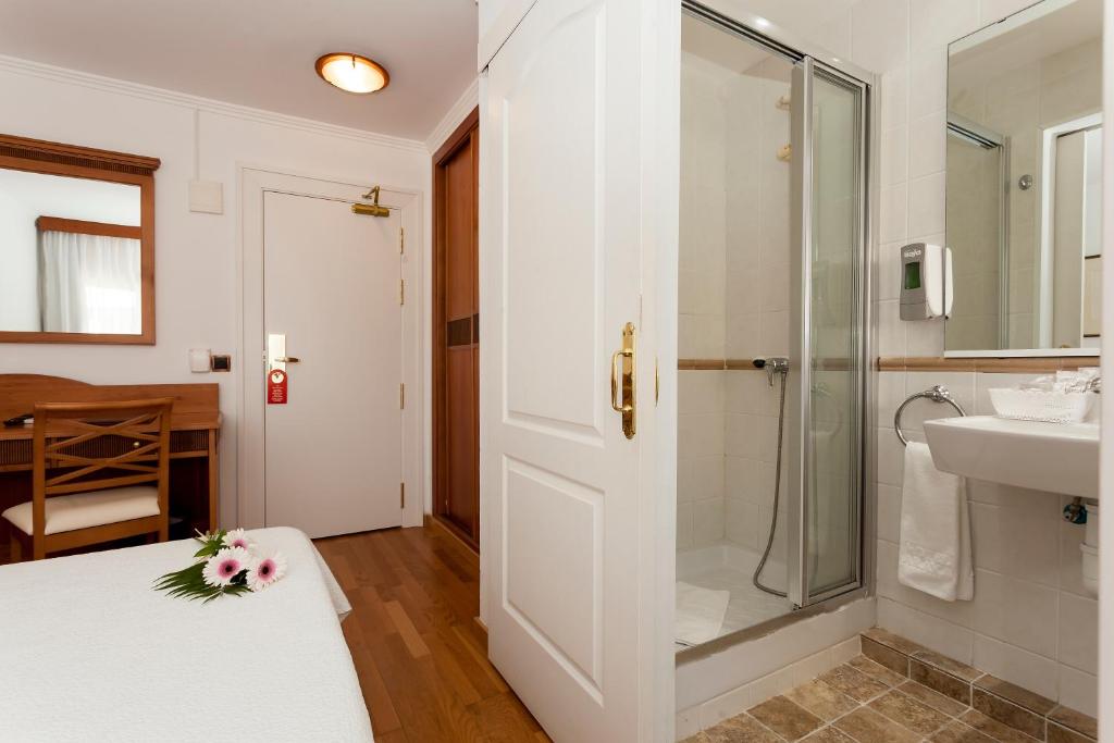 A bathroom at Hotel Araxa - Adults Only