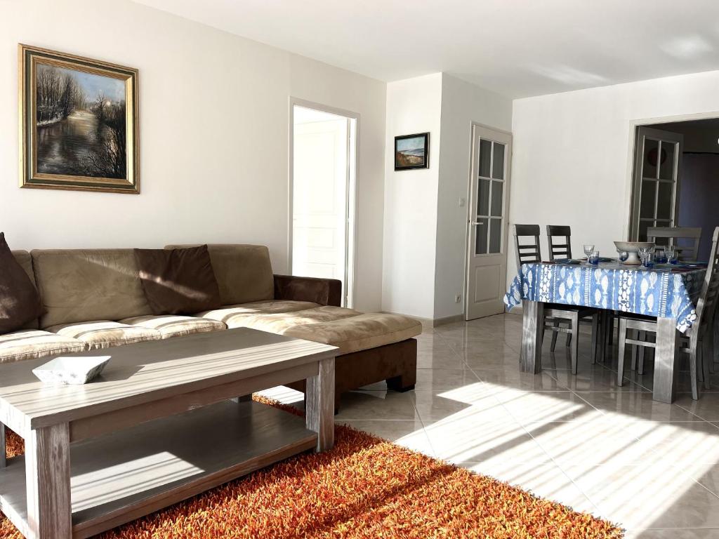 Posedenie v ubytovaní Spacieux appartement dans le centre-ville des Sables d'Olonne - 4 pers