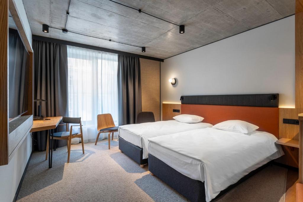 Postel nebo postele na pokoji v ubytování Qubus Hotel Katowice