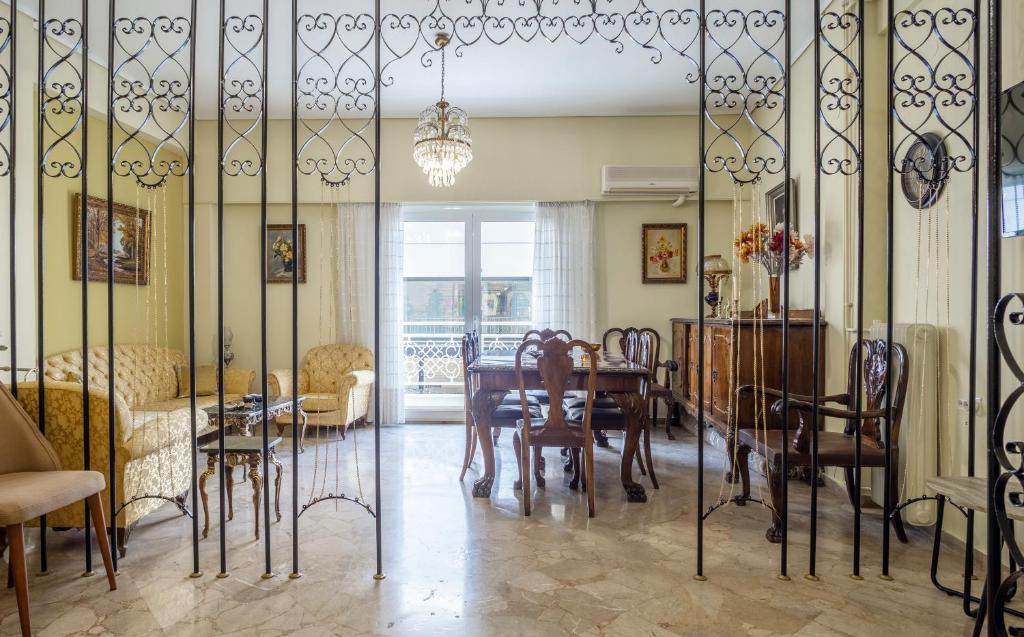 Vintage Maisonette City Center
