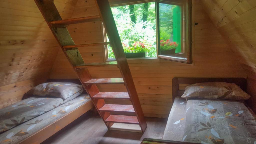 Postel nebo postele na pokoji v ubytování Rafting Camp Encijan