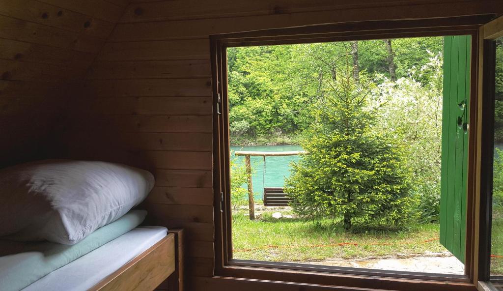 Zahrada ubytování Rafting Camp Encijan