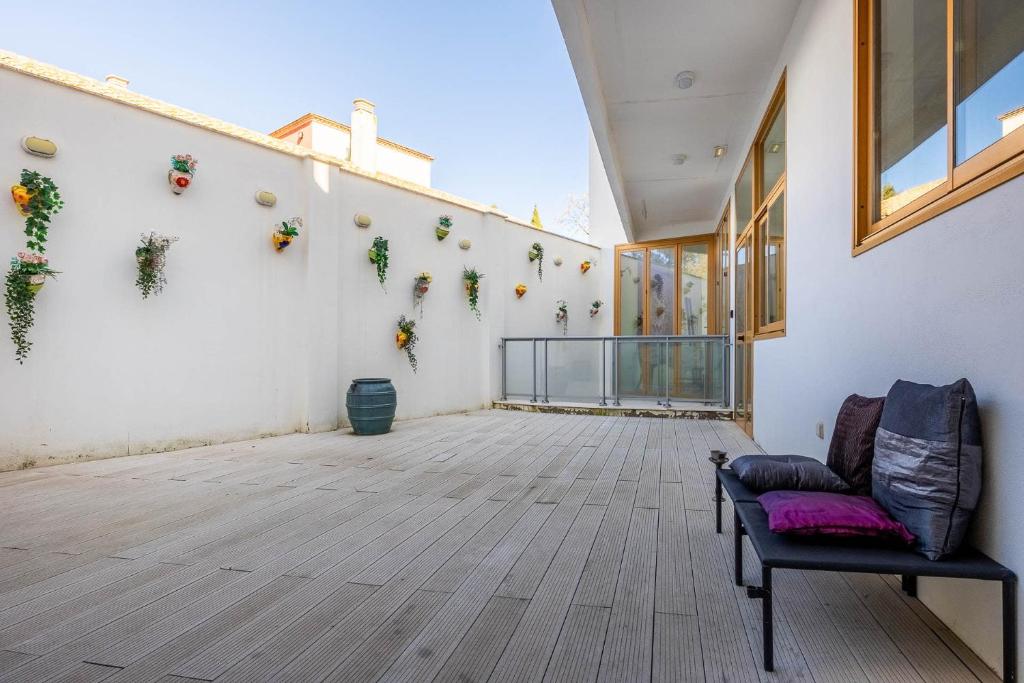 Balkón alebo terasa v ubytovaní Casa Xanadu Carmona - Stylish villa with rooftop terrace and stunning views of Parador
