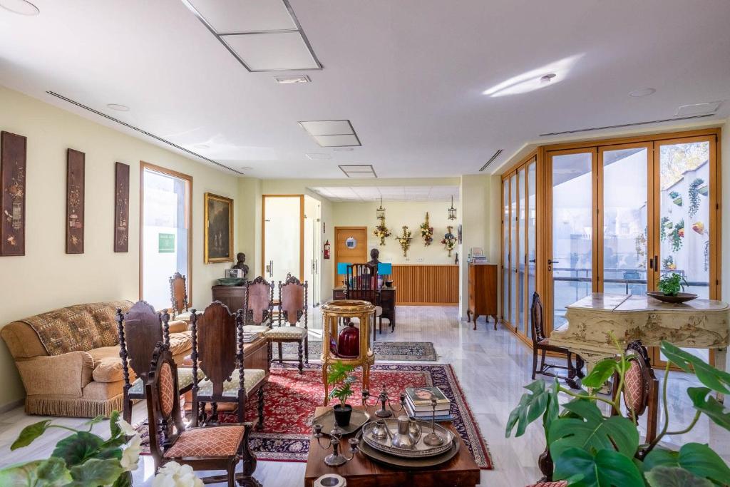 Posedenie v ubytovaní Casa Xanadu Carmona - Stylish villa with rooftop terrace and stunning views of Parador