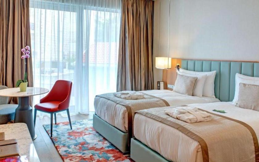 
Standard Twin Room with Park View
