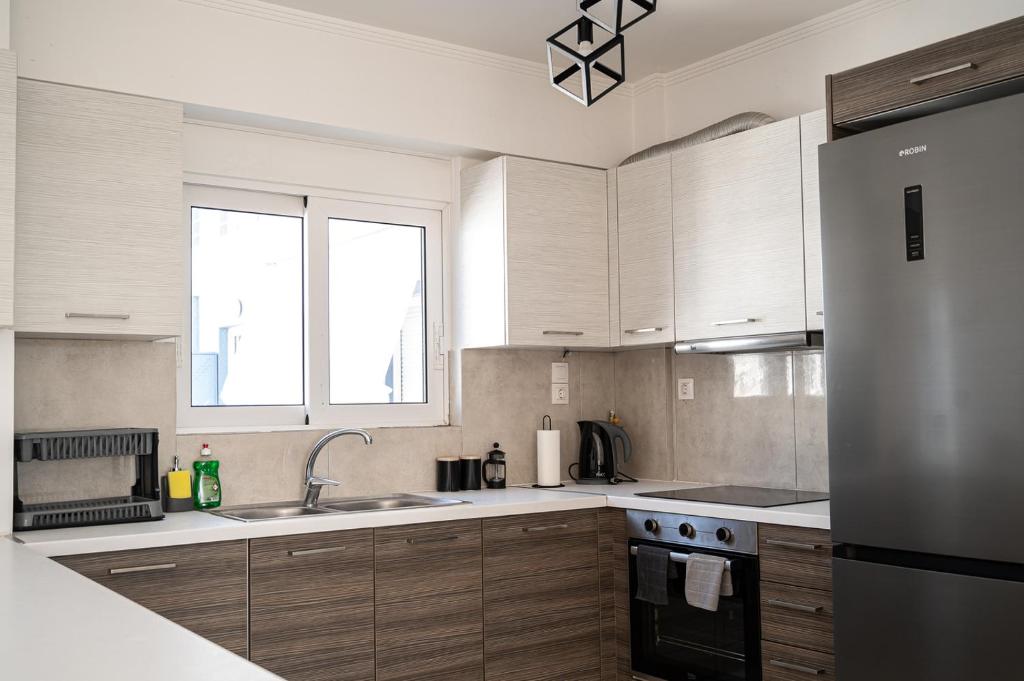Kuchyň nebo kuchyňský kout v ubytování Elegant apartment with breathtaking cityscape view (Drap_F5)