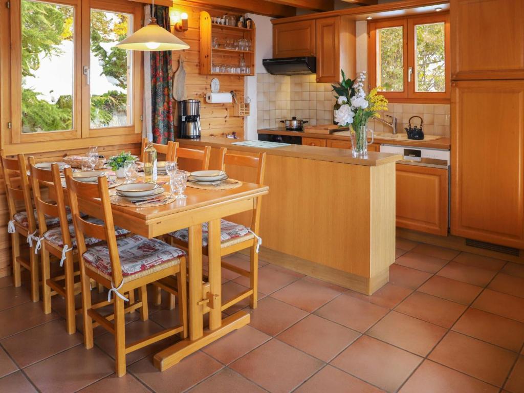 Kuchyň nebo kuchyňský kout v ubytování Chalet Gamine by Interhome