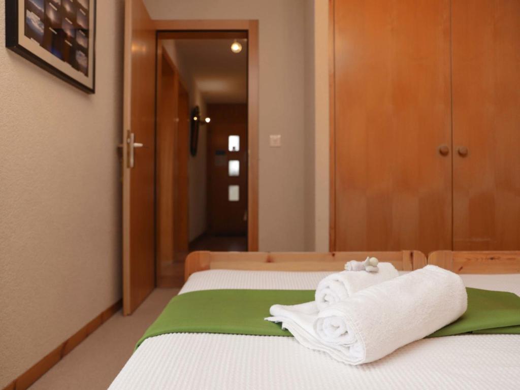Postel nebo postele na pokoji v ubytování Chalet Gamine by Interhome