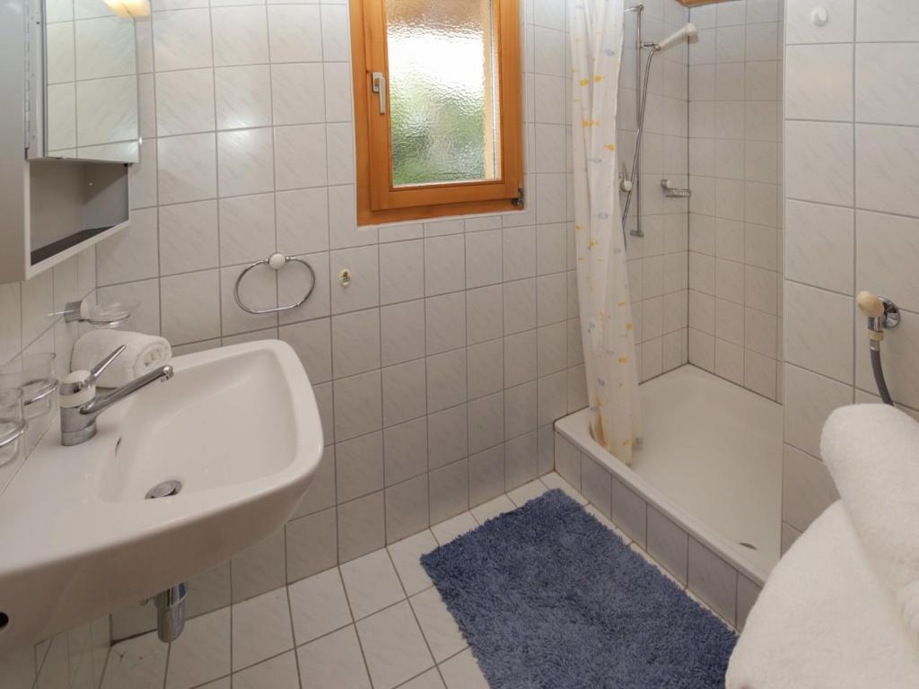 Koupelna v ubytování Chalet Gamine by Interhome