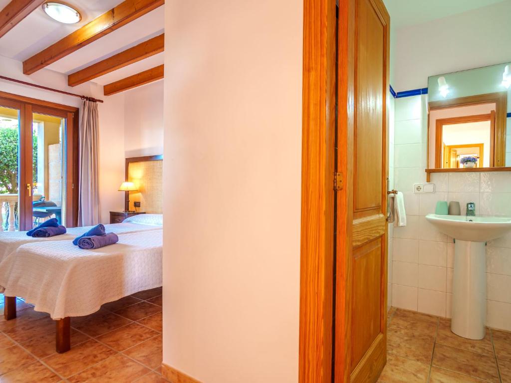 Postel nebo postele na pokoji v ubytování Apartment Finca Can Corritx-2 by Interhome