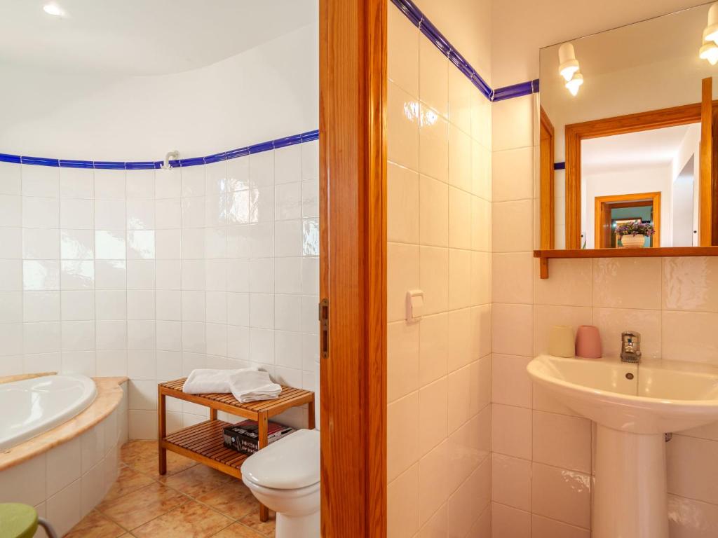 Koupelna v ubytování Apartment Finca Can Corritx-2 by Interhome