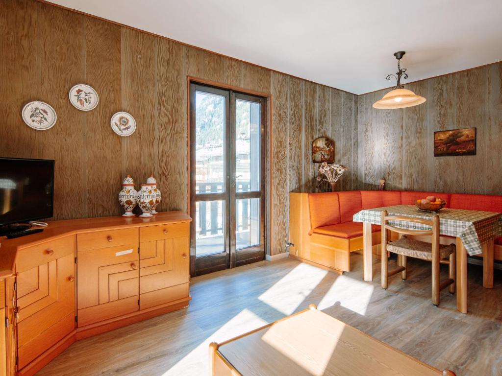 Posedenie v ubytovaní Apartment Condominio al Parco-9 by Interhome