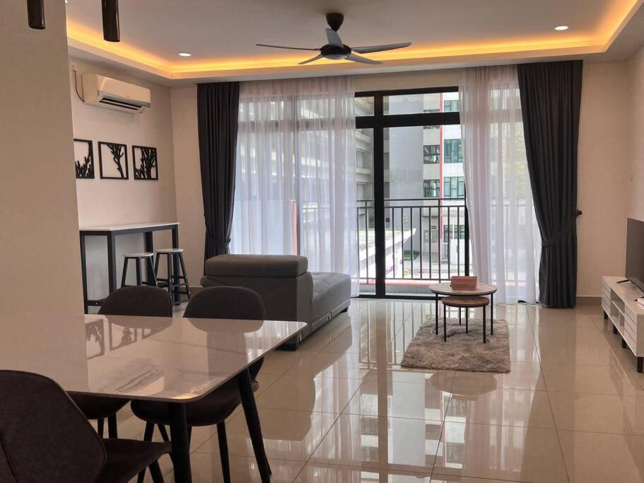 Gambar di galeri bagi (Mt. Austin) Lavish Suite 3BR2B by Cowidea di Johor Bahru