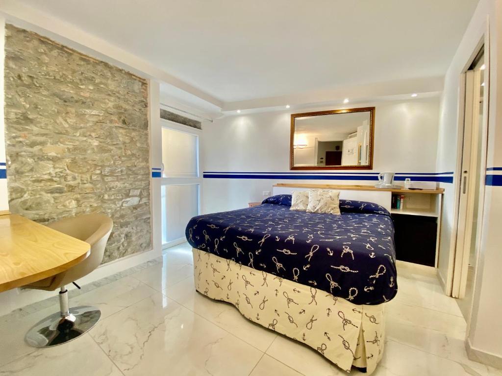 a bedroom with a bed and a mirror on the wall at The Manarola Main Plaza in Manarola