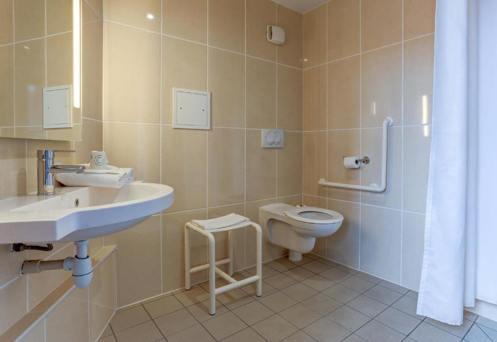 B&B HOTEL Reims Centre Gare - Resim 19