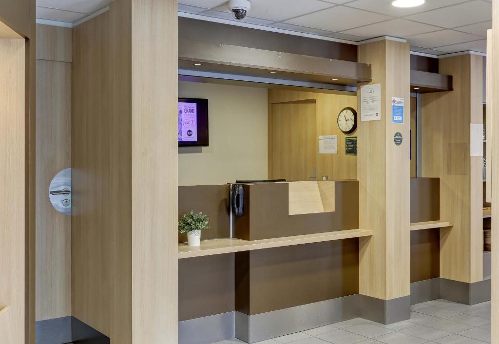 B&B HOTEL Reims Centre Gare - Resim 13