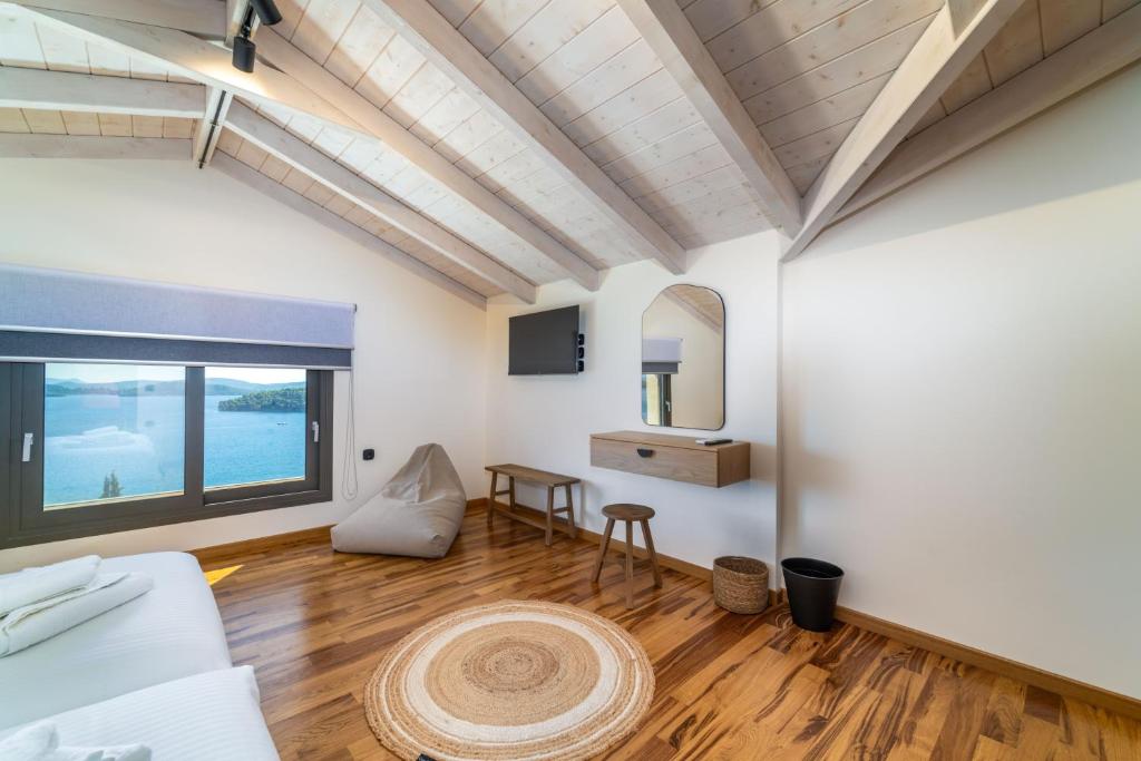 Μια τηλεόραση ή/και κέντρο ψυχαγωγίας στο Smirties Villas