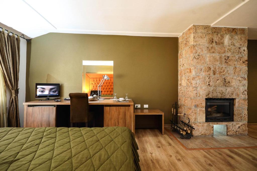 TV a/nebo společenská místnost v ubytování Hotel Çarshia e Jupave