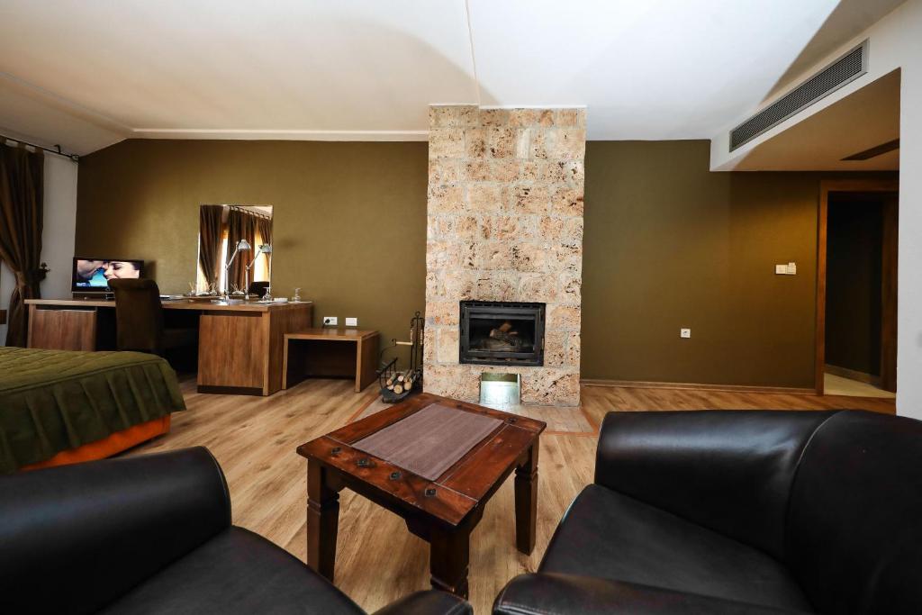 Kuchyň nebo kuchyňský kout v ubytování Hotel Çarshia e Jupave