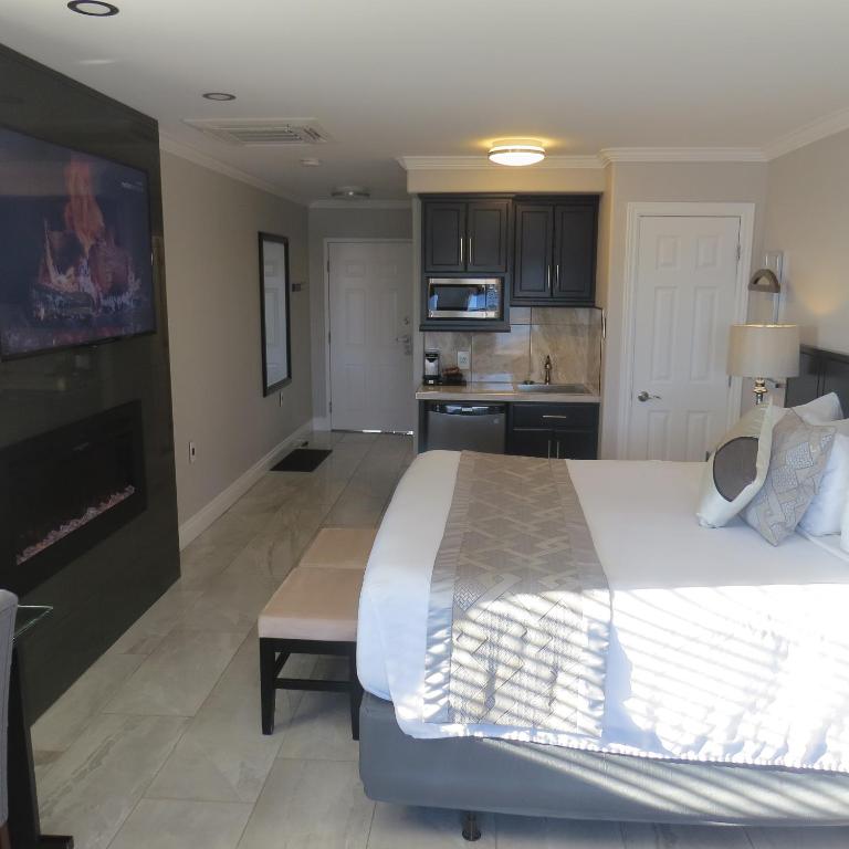 a large bedroom with a large bed and a kitchen at Dockside Suites in Digby