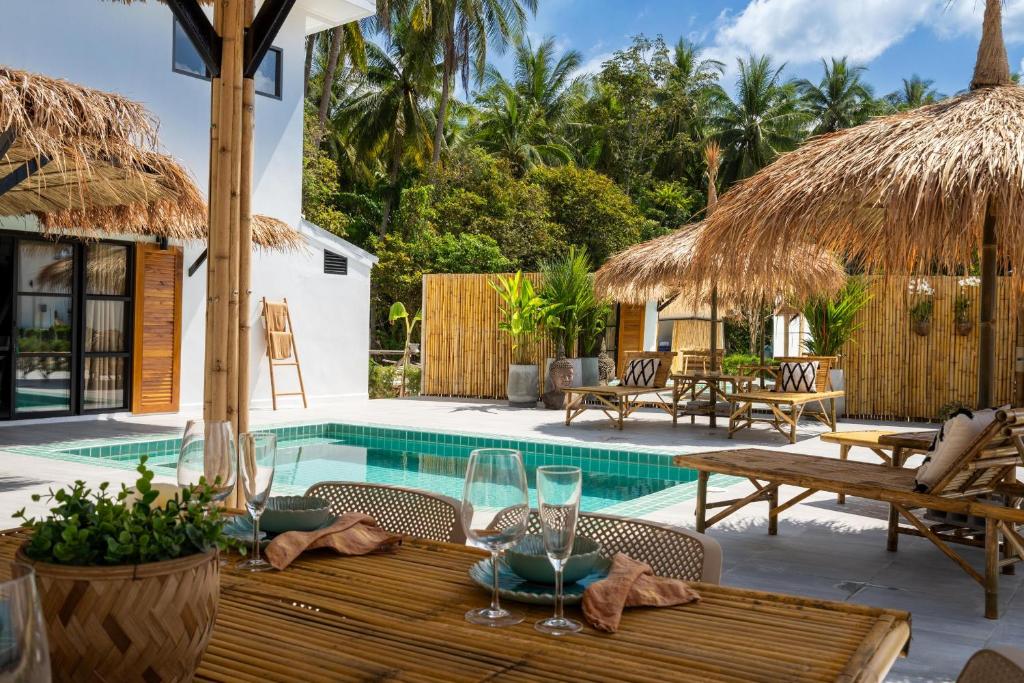 Bazén v ubytování Manao Pool Villa 45 - 5 Mins Walk To The Beach nebo v jeho okolí