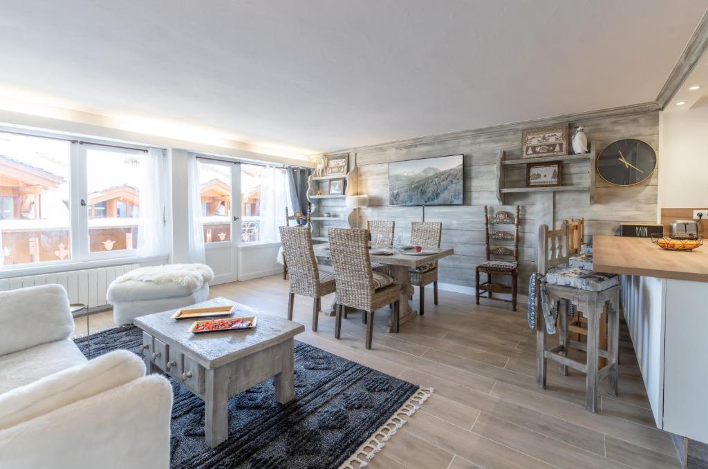 a living room with a couch and a table at Cosy Home Center 1850-Croisette in Courchevel