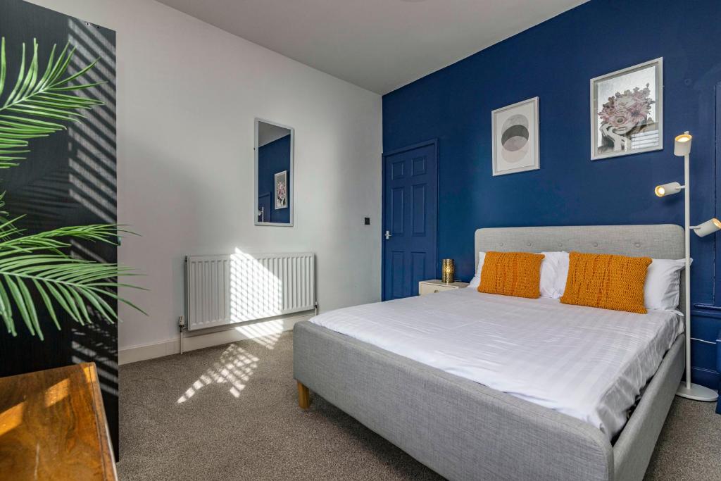 3 BR Terraced House in Beeston with Easy City Centre Access, Nottingham