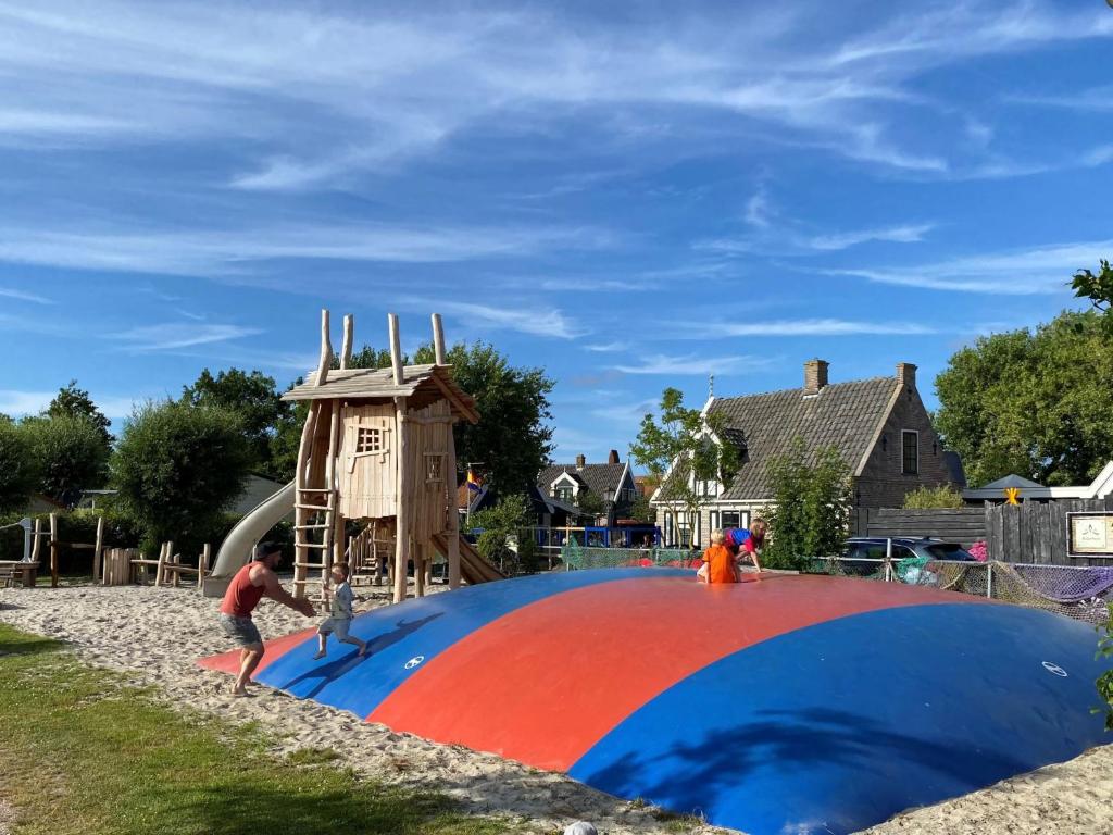 Herní místnost nebo prostor pro děti v ubytování Holiday Home Wiringherlant-28 by Interhome