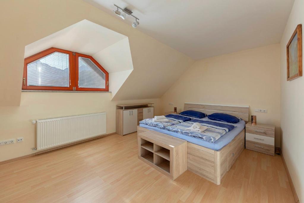 Postel nebo postele na pokoji v ubytování Apartment Pr' Kavač