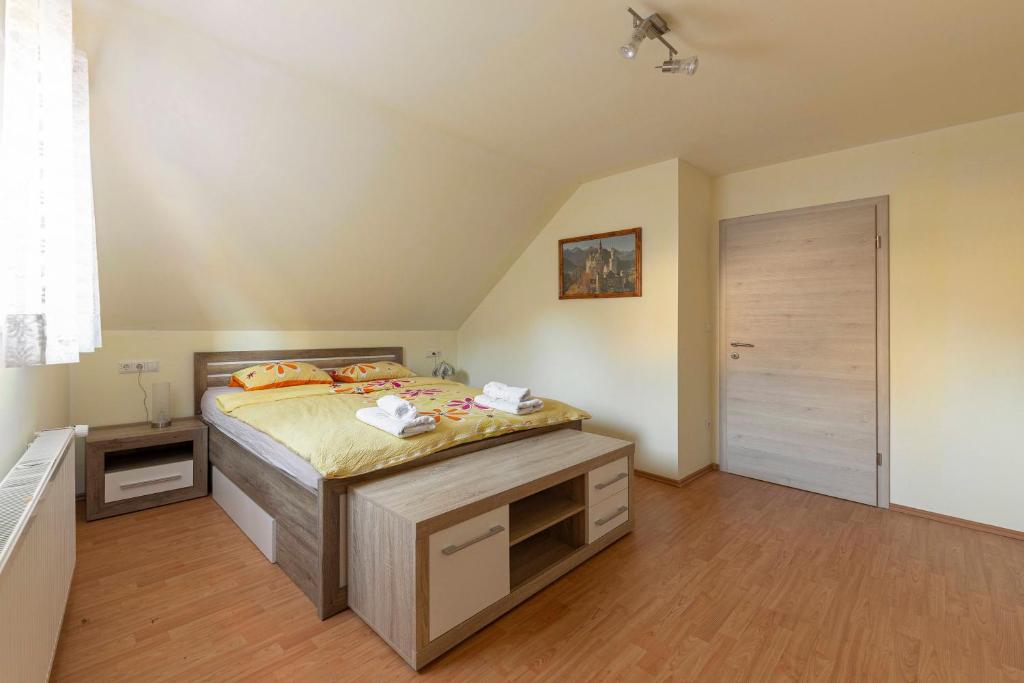 Postel nebo postele na pokoji v ubytování Apartment Pr' Kavač