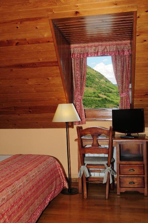 Nespecifikovaný výhled na hory nebo výhled na hory při pohledu z hotelu