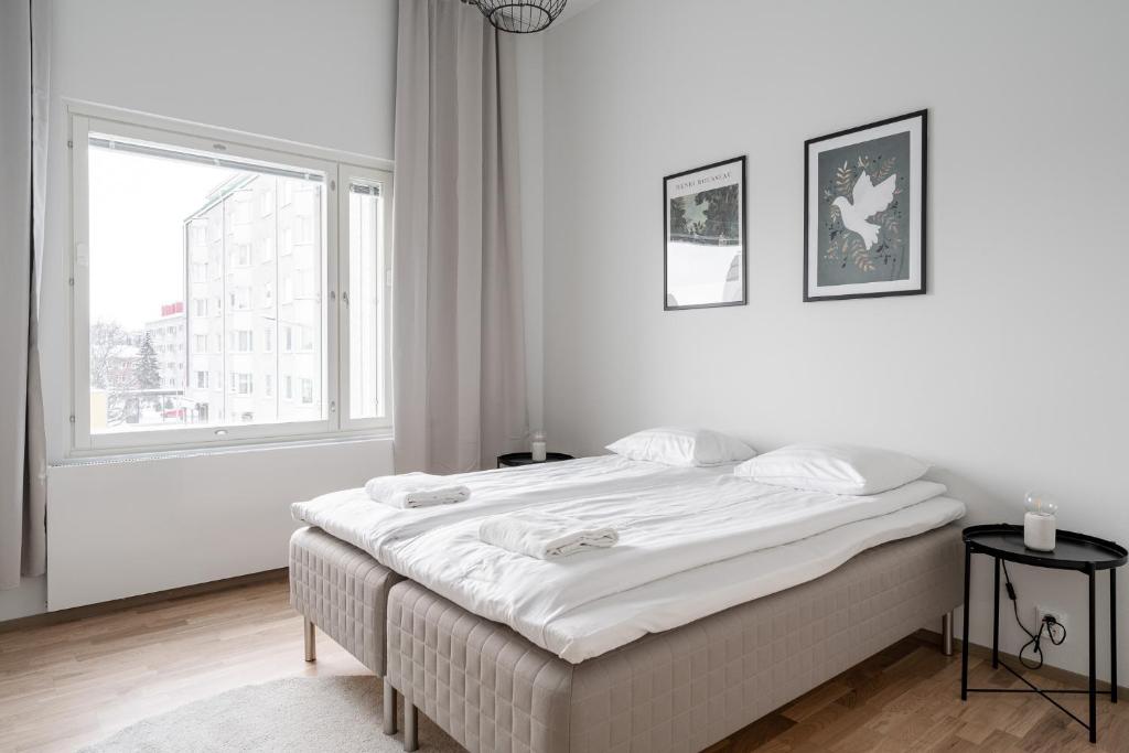 Posteľ alebo postele v izbe v ubytovaní 2ndhomes Tampere "Puistotie" Apartment - 2BR Apt with Sauna and Balcony at Tammela Stadium