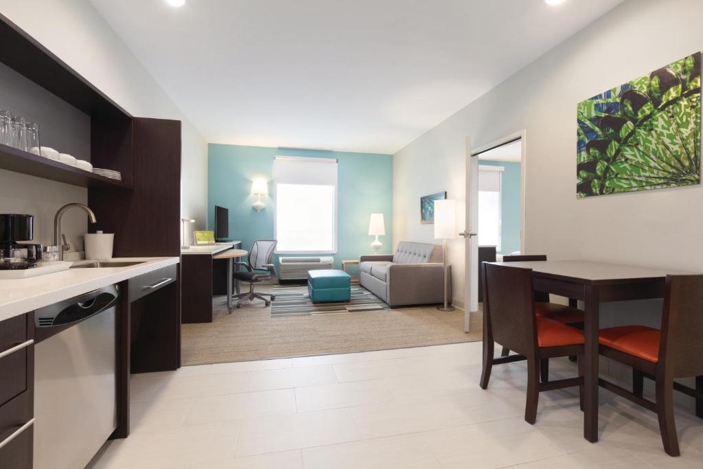 Kuchyň nebo kuchyňský kout v ubytování Home2 Suites by Hilton Amarillo West Medical Center