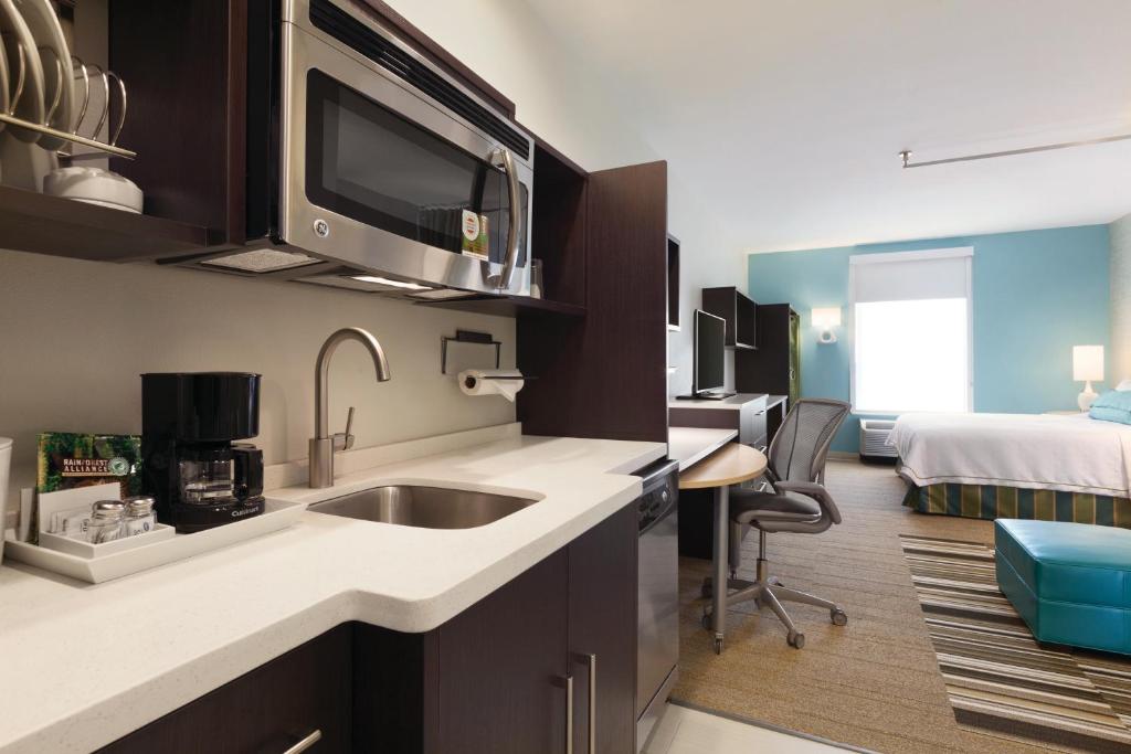 Kuchyň nebo kuchyňský kout v ubytování Home2 Suites by Hilton Amarillo West Medical Center
