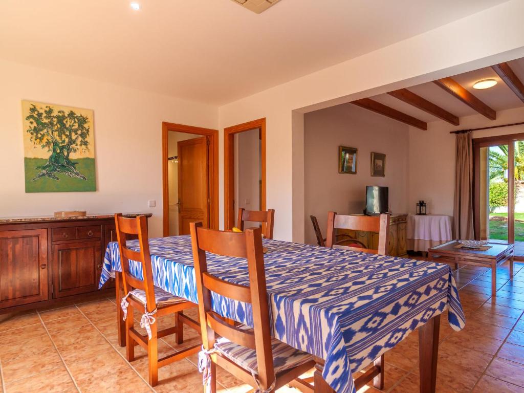 Posezení v ubytování Apartment Finca Can Corritx-2 by Interhome