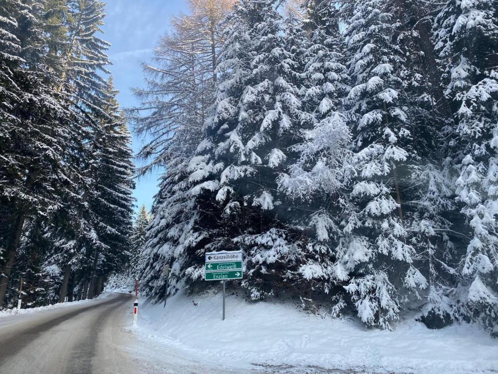 Gerlitzen, Kanzelhöhe, Über den Wolken, Haus Enzian durante l'inverno