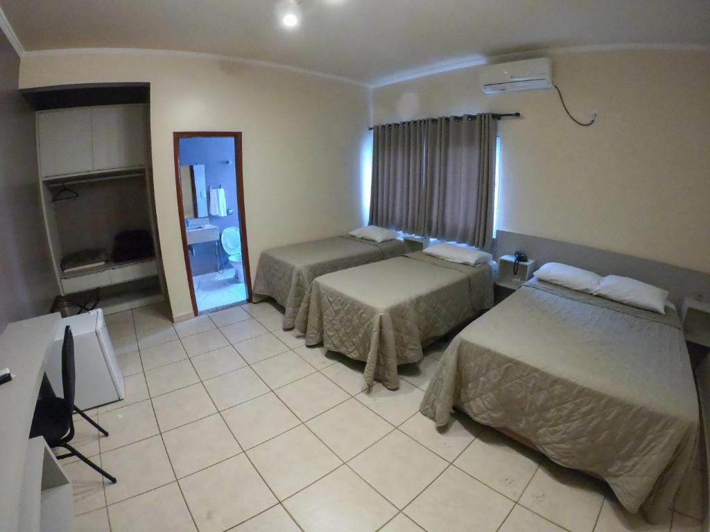 Un pat sau paturi într-o cameră la Lito Palace Hotel
