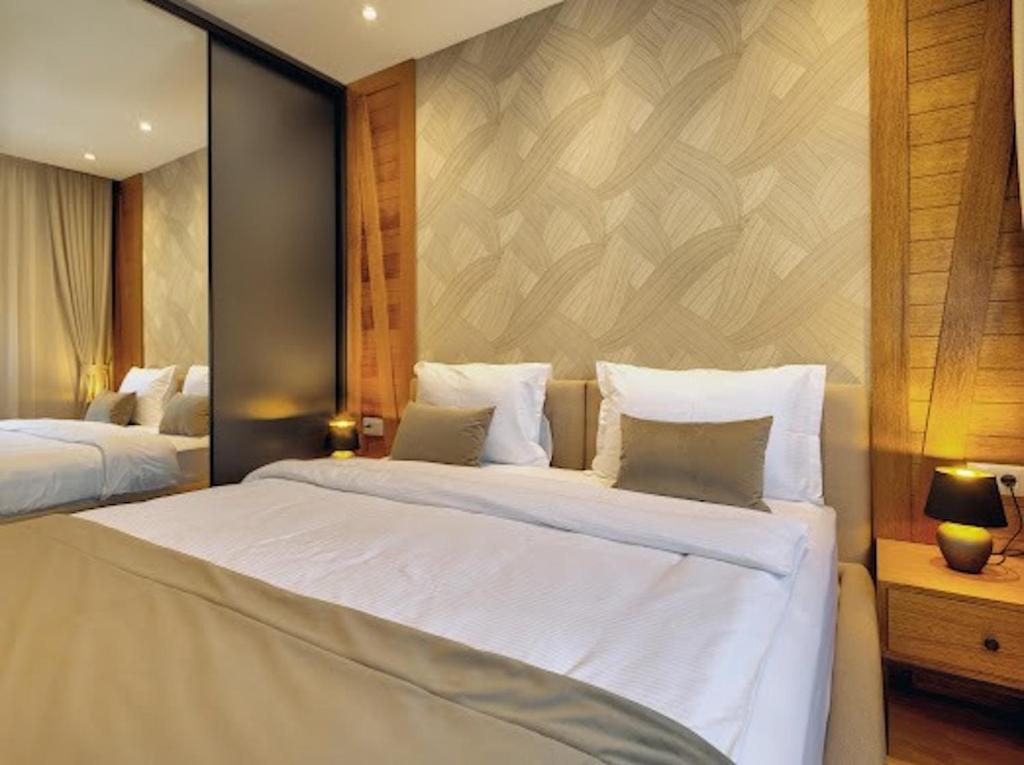 MODERN MOUNTAIN II - 19