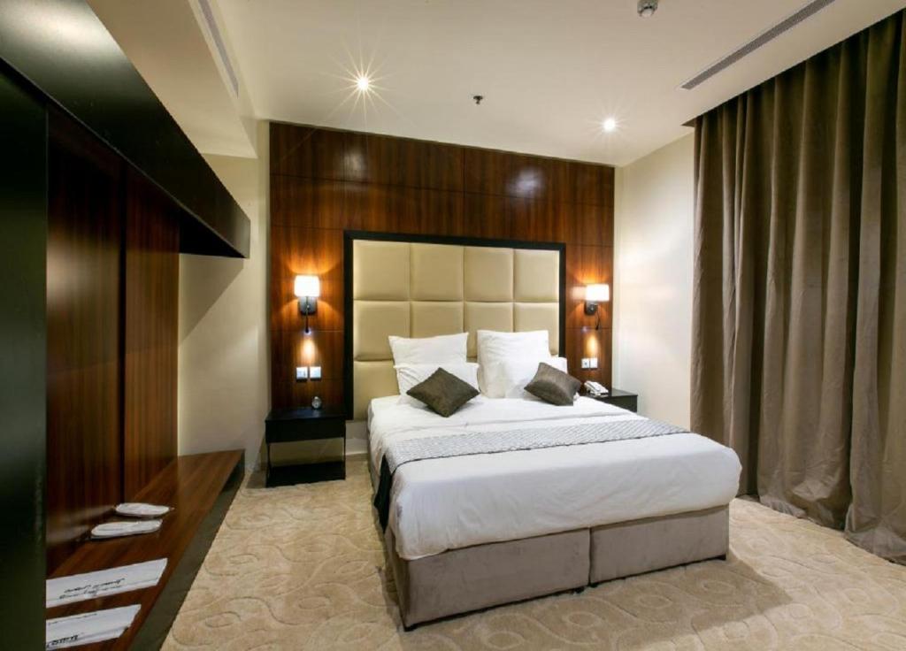 Postel nebo postele na pokoji v ubytování The S Hotel - jeddah - prince sultan street - فندق ذا اس - جده - طريق الامير سلطان