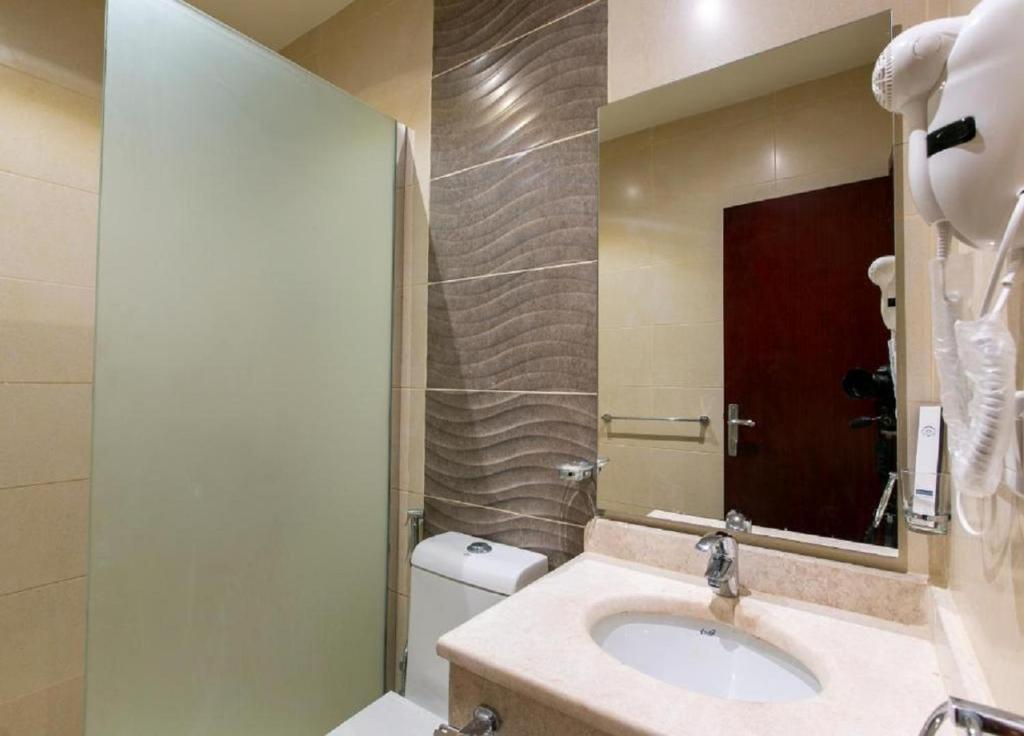 Koupelna v ubytování The S Hotel - jeddah - prince sultan street - فندق ذا اس - جده - طريق الامير سلطان