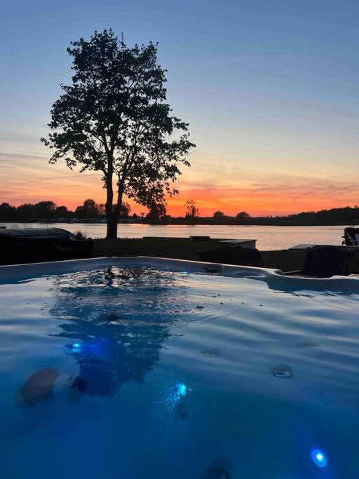 Sandy Pond Waterfront W/ Hot Tub on Golf Course!, Sandy Creek (updated