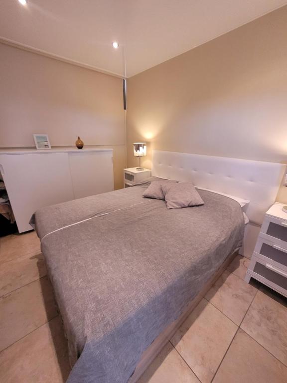 Ein Bett oder Betten in einem Zimmer der Unterkunft Apartment Mananem